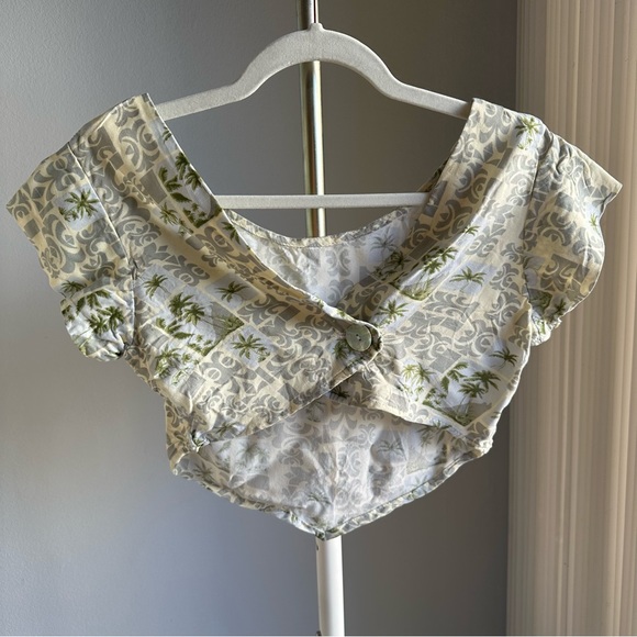 NWOT UO Renewal Hawaiian Button Back Crop Top Tee in Cream - Picture 5 of 7